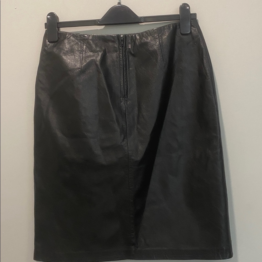 Danier Black Leather Pencil Skirt Side Slit Size 6 Knee Length - Picture 13 of 16